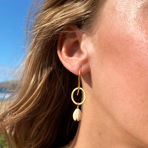 Pīkake Eternity Circle Earrings Medium Pikake
